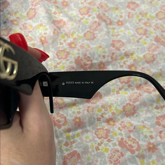 Authentic Gucci Black Sunglasses with Gold GG Accents GG0956S - Picture 5 of 8